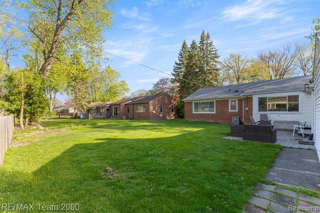 21675 Outer Drive, Dearborn, MI 48124
