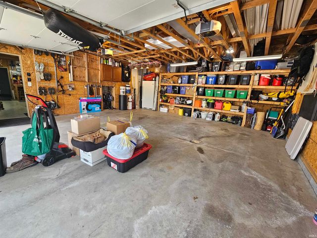 11235 N Lower Lake Shore Drive, Monticello, IN 47960