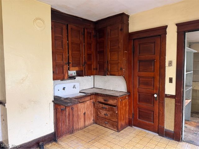 1623 Elsinore Avenue, East Cleveland, OH 44112