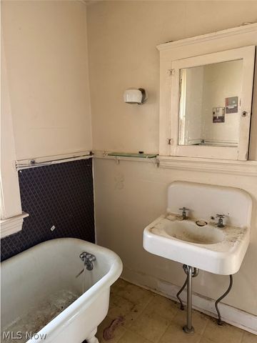 1623 Elsinore Avenue, East Cleveland, OH 44112