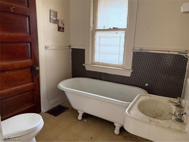 1623 Elsinore Avenue, East Cleveland, OH 44112