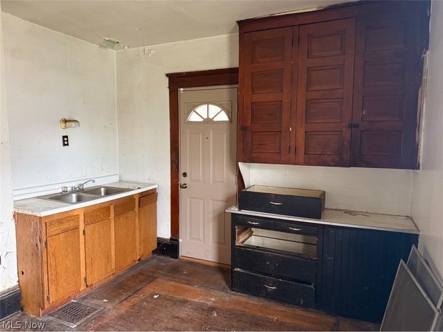 1623 Elsinore Avenue, East Cleveland, OH 44112