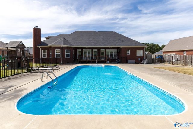 224 Twin Lakes Drive, New Market, AL 35761