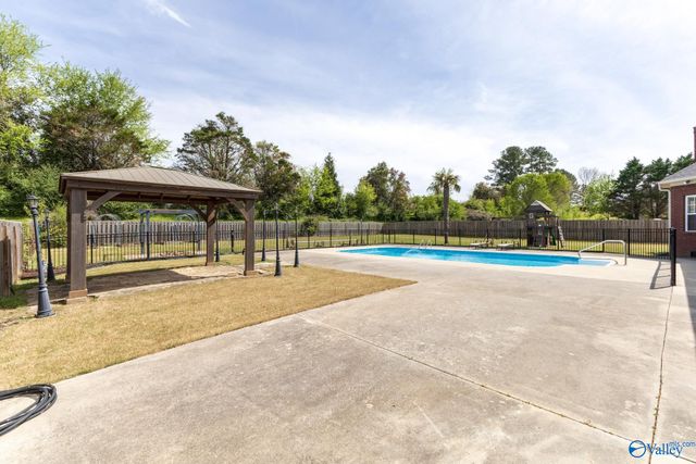 224 Twin Lakes Drive, New Market, AL 35761