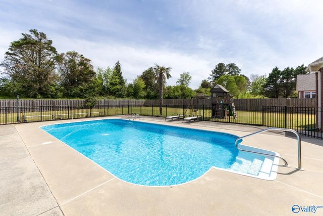 224 Twin Lakes Drive, New Market, AL 35761