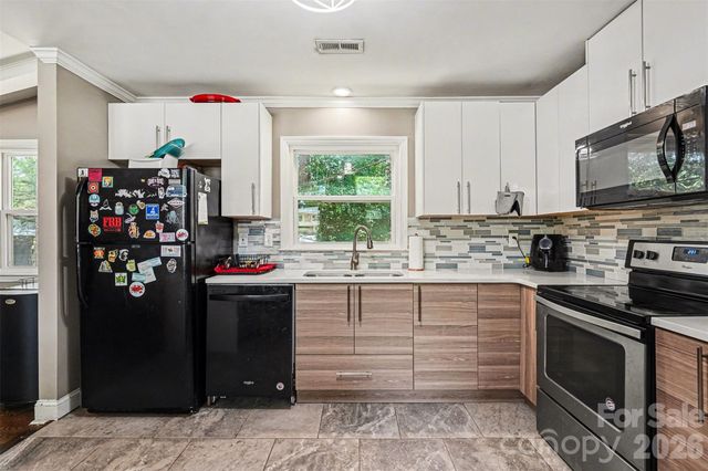 912 Bannister Place, Charlotte, NC 28213