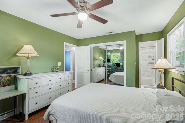912 Bannister Place, Charlotte, NC 28213