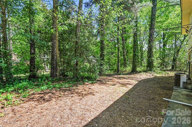 912 Bannister Place, Charlotte, NC 28213