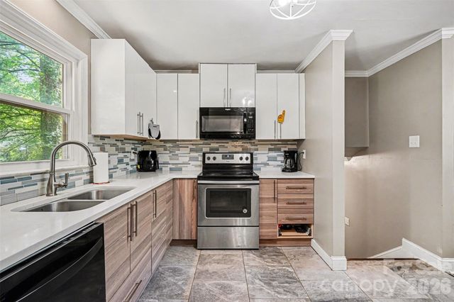 912 Bannister Place, Charlotte, NC 28213