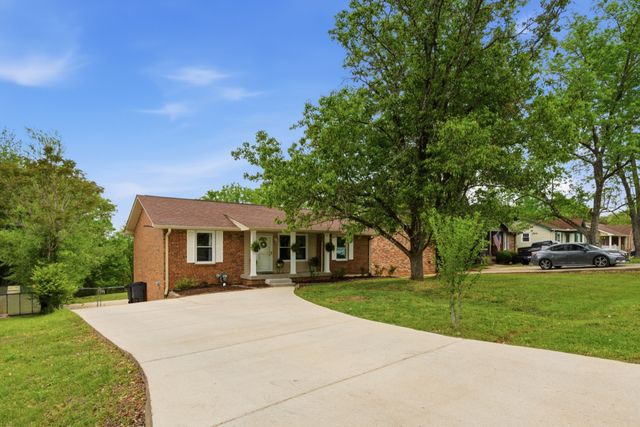 185 Township Dr, Hendersonville, TN 37075