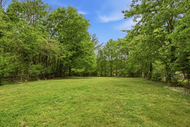 185 Township Dr, Hendersonville, TN 37075
