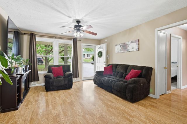 185 Township Dr, Hendersonville, TN 37075