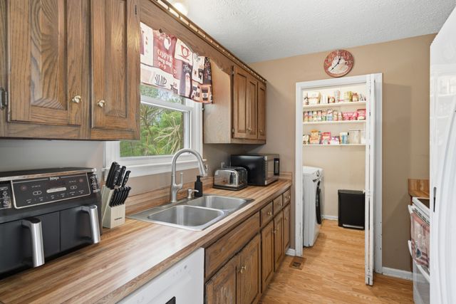 185 Township Dr, Hendersonville, TN 37075