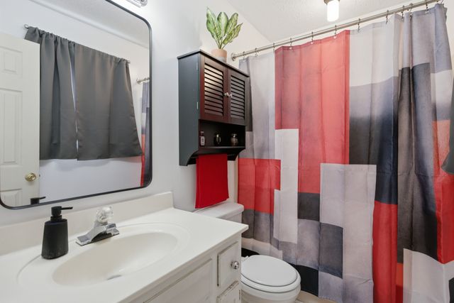 185 Township Dr, Hendersonville, TN 37075