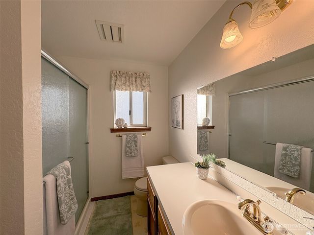 112 Eagle Glen Court, Eatonville, WA 98328