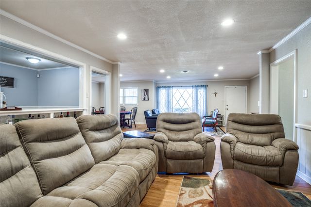 3928 Menzer Road, Fort Worth, TX 76103