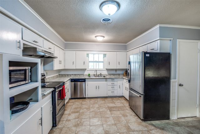 3928 Menzer Road, Fort Worth, TX 76103