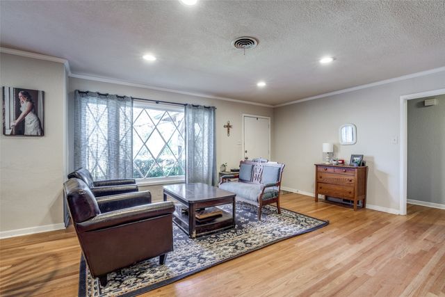 3928 Menzer Road, Fort Worth, TX 76103