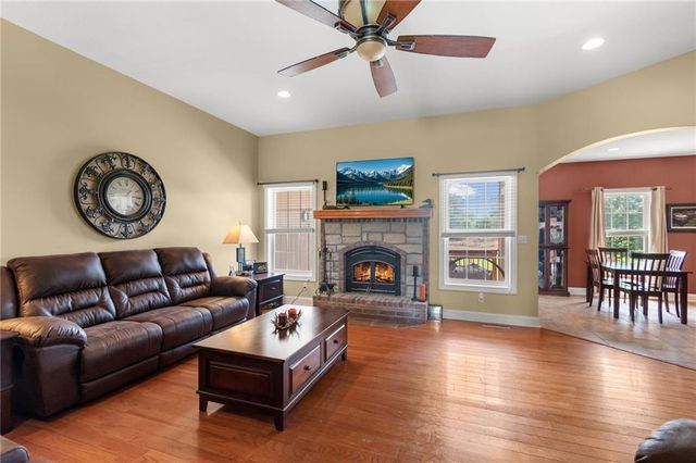 25303 E 199th Street, Pleasant Hill, MO 64080