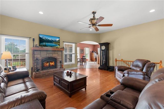25303 E 199th Street, Pleasant Hill, MO 64080