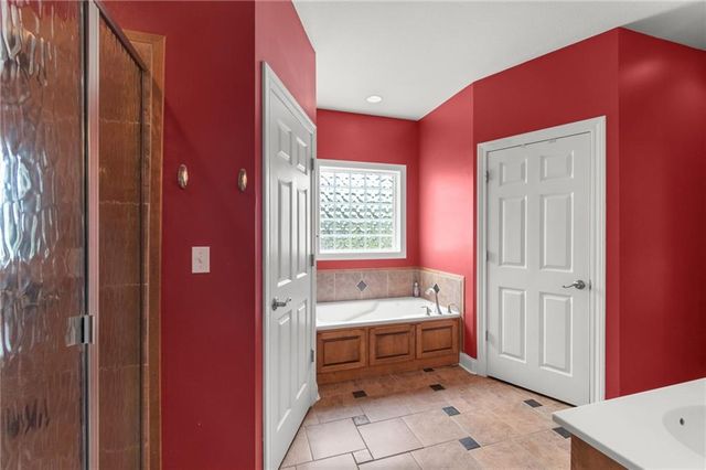 25303 E 199th Street, Pleasant Hill, MO 64080