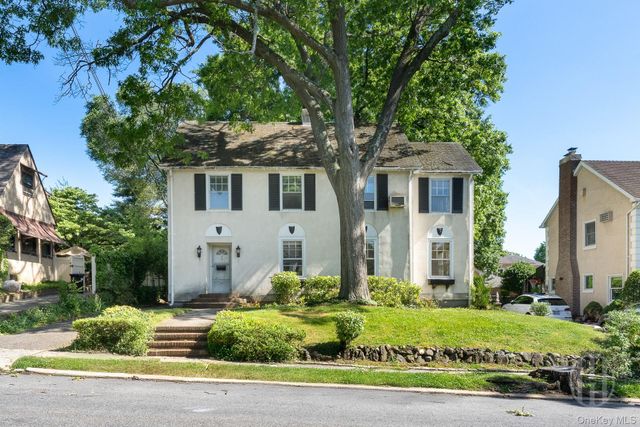 12 Carolina Road, Douglaston, NY 11362