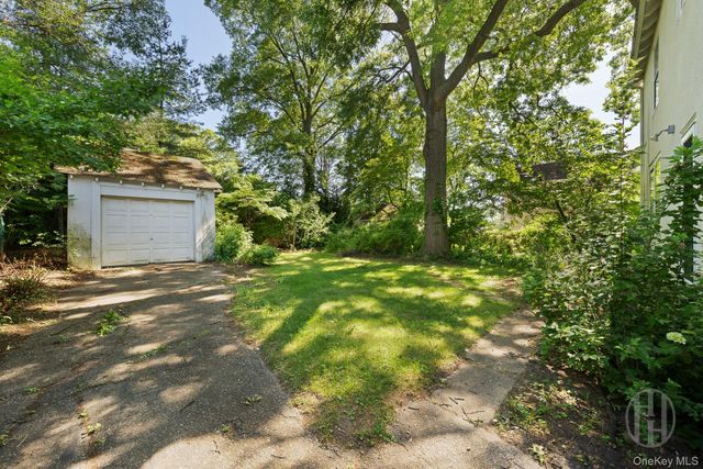 12 Carolina Road, Douglaston, NY 11362