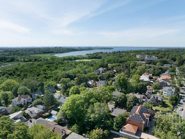 12 Carolina Road, Douglaston, NY 11362