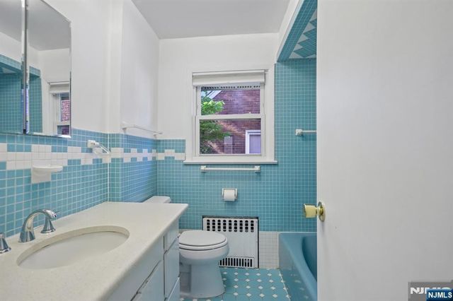 1018 Inwood Terrace, Fort Lee, NJ 07024
