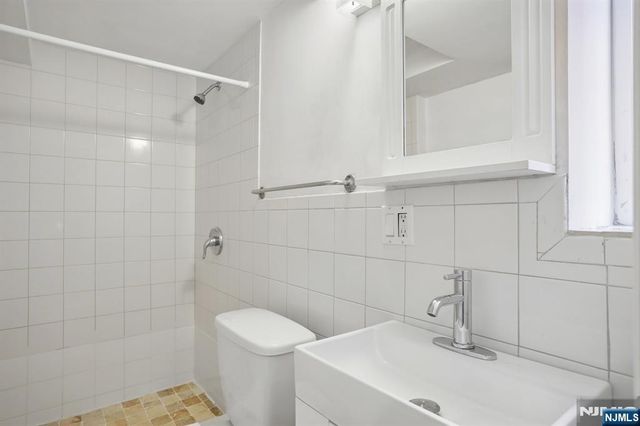 1018 Inwood Terrace, Fort Lee, NJ 07024