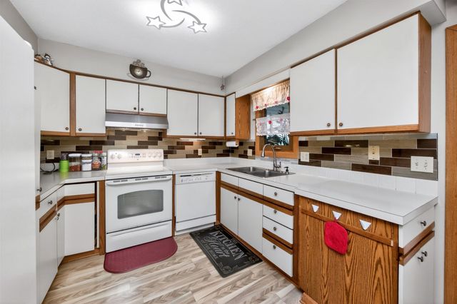 3860 92nd Circle, Urbandale, IA 50322