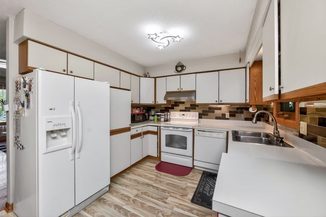 3860 92nd Circle, Urbandale, IA 50322
