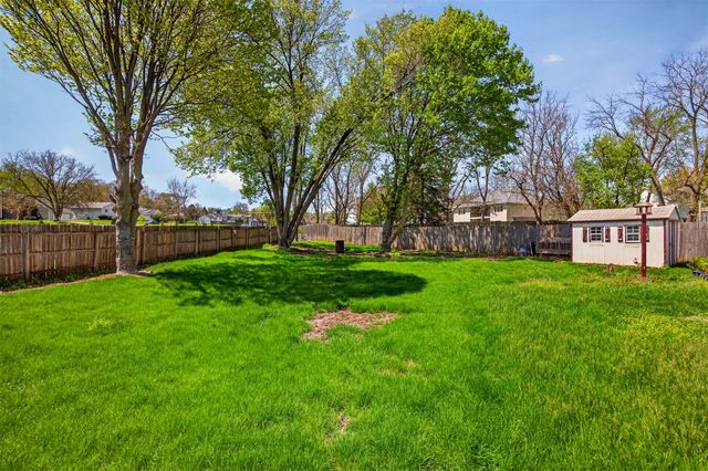 3860 92nd Circle, Urbandale, IA 50322