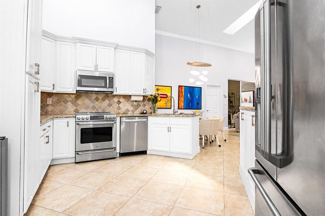 2102 Mahogany Place, Palm Beach Gardens, FL 33418