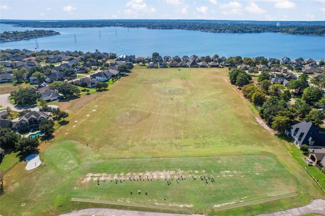 319 Palais Verde Road, Montgomery, TX 77356