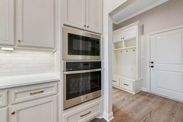 10208 Castleberry Lane, Waco, TX 76712