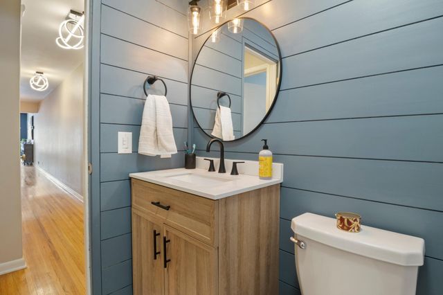 5516 France Avenue S, Edina, MN 55410