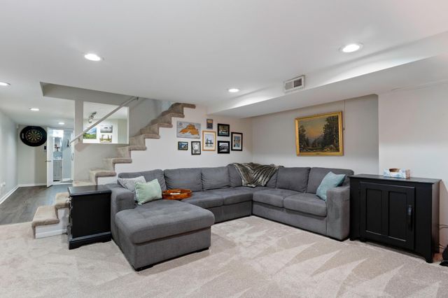 5516 France Avenue S, Edina, MN 55410