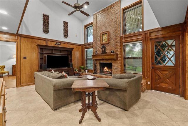 1810 Hunt Drive, Friendswood, TX 77546