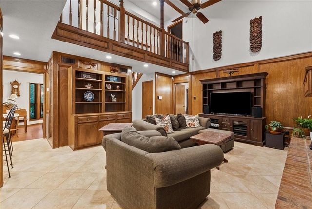 1810 Hunt Drive, Friendswood, TX 77546
