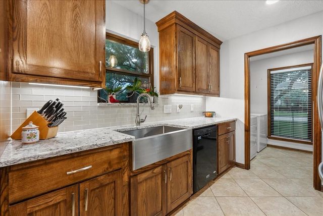 1810 Hunt Drive, Friendswood, TX 77546