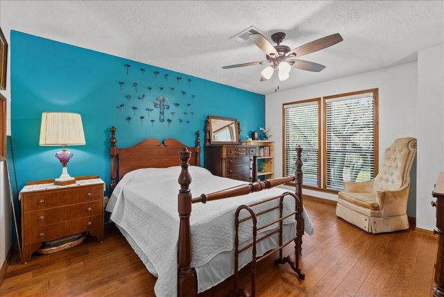 1810 Hunt Drive, Friendswood, TX 77546