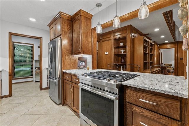 1810 Hunt Drive, Friendswood, TX 77546