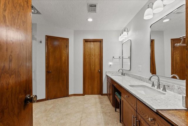 1810 Hunt Drive, Friendswood, TX 77546