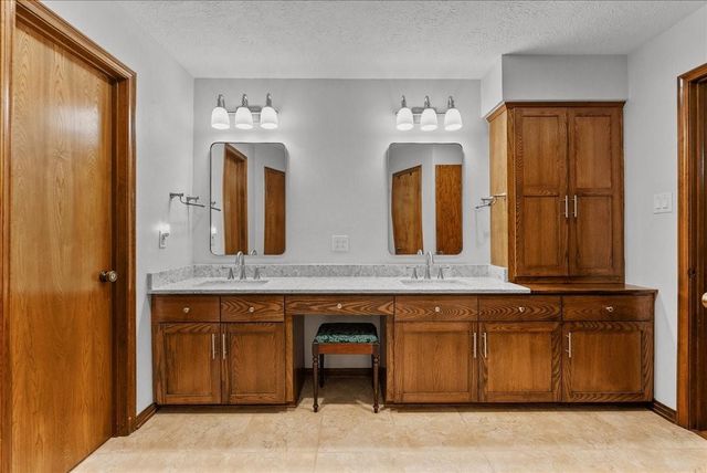 1810 Hunt Drive, Friendswood, TX 77546