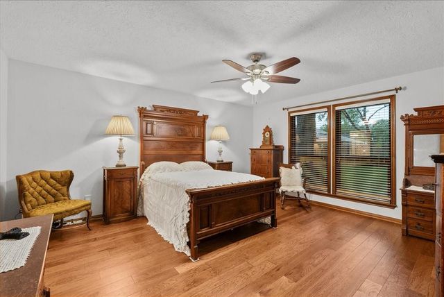 1810 Hunt Drive, Friendswood, TX 77546