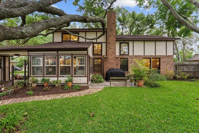 1810 Hunt Drive, Friendswood, TX 77546