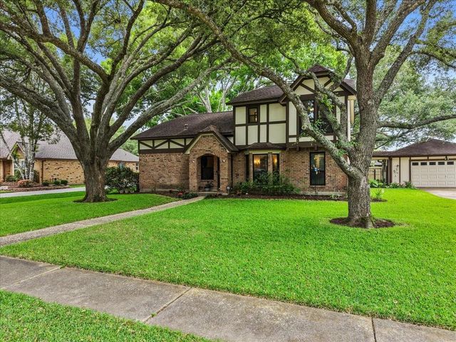 1810 Hunt Drive, Friendswood, TX 77546