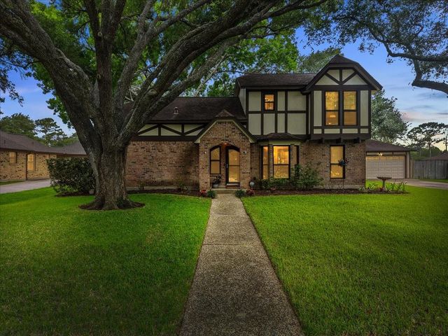 1810 Hunt Drive, Friendswood, TX 77546