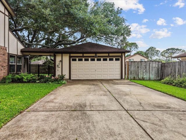 1810 Hunt Drive, Friendswood, TX 77546